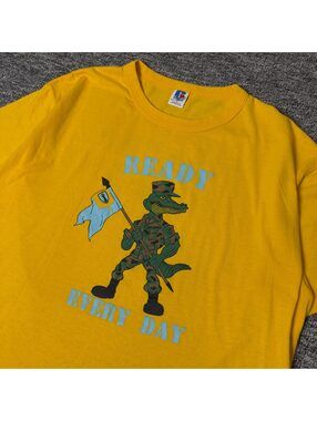 Russell Athletic Alpha Company Gator Tee Mens XL Gold
